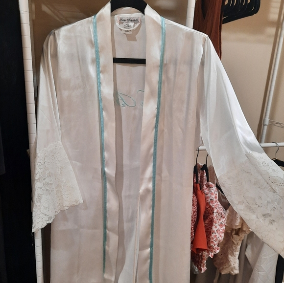 Bridal Robe - Picture 2 of 3
